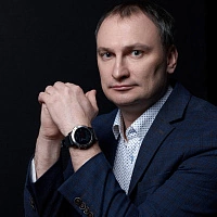 Павел Комаров