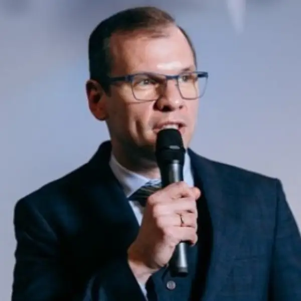 Роман Волков